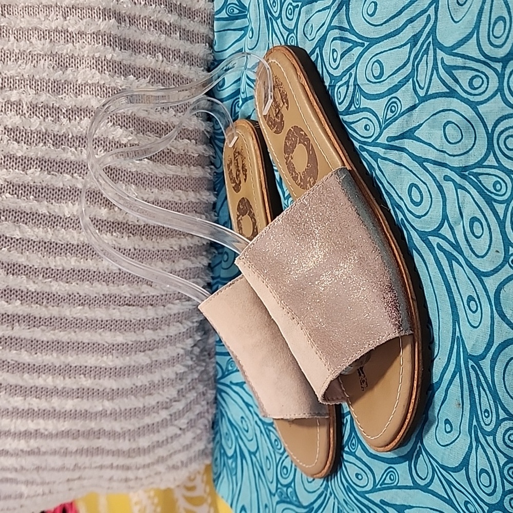 Sorel sandals size 8